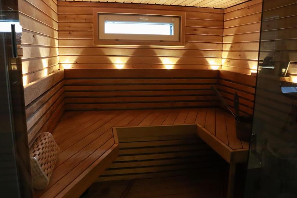 Cosy, Homely House With A Large Courtyard Saarenkylä エクステリア 写真